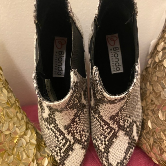 Like New Blondo Python Skin Ankle Boots Size 7.5 - Picture 3 of 6